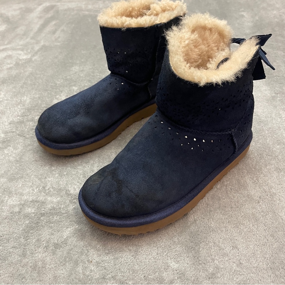 UGG DAE SUNSHINE PERF Navy Blue SHEEPSKIN ANKLE WOMEN'S BOOTS SIZE 5